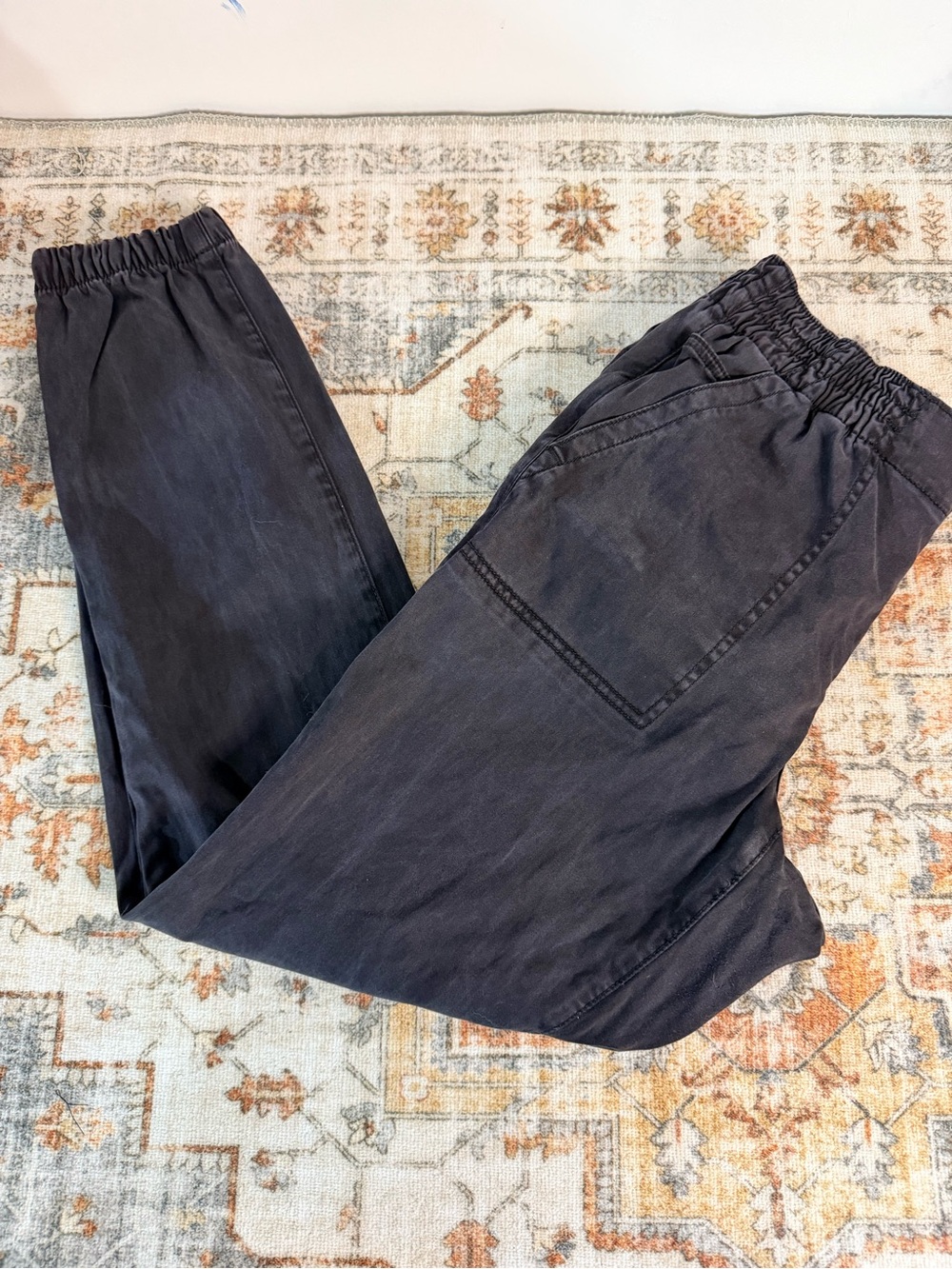 American Eagle navy blue jogger